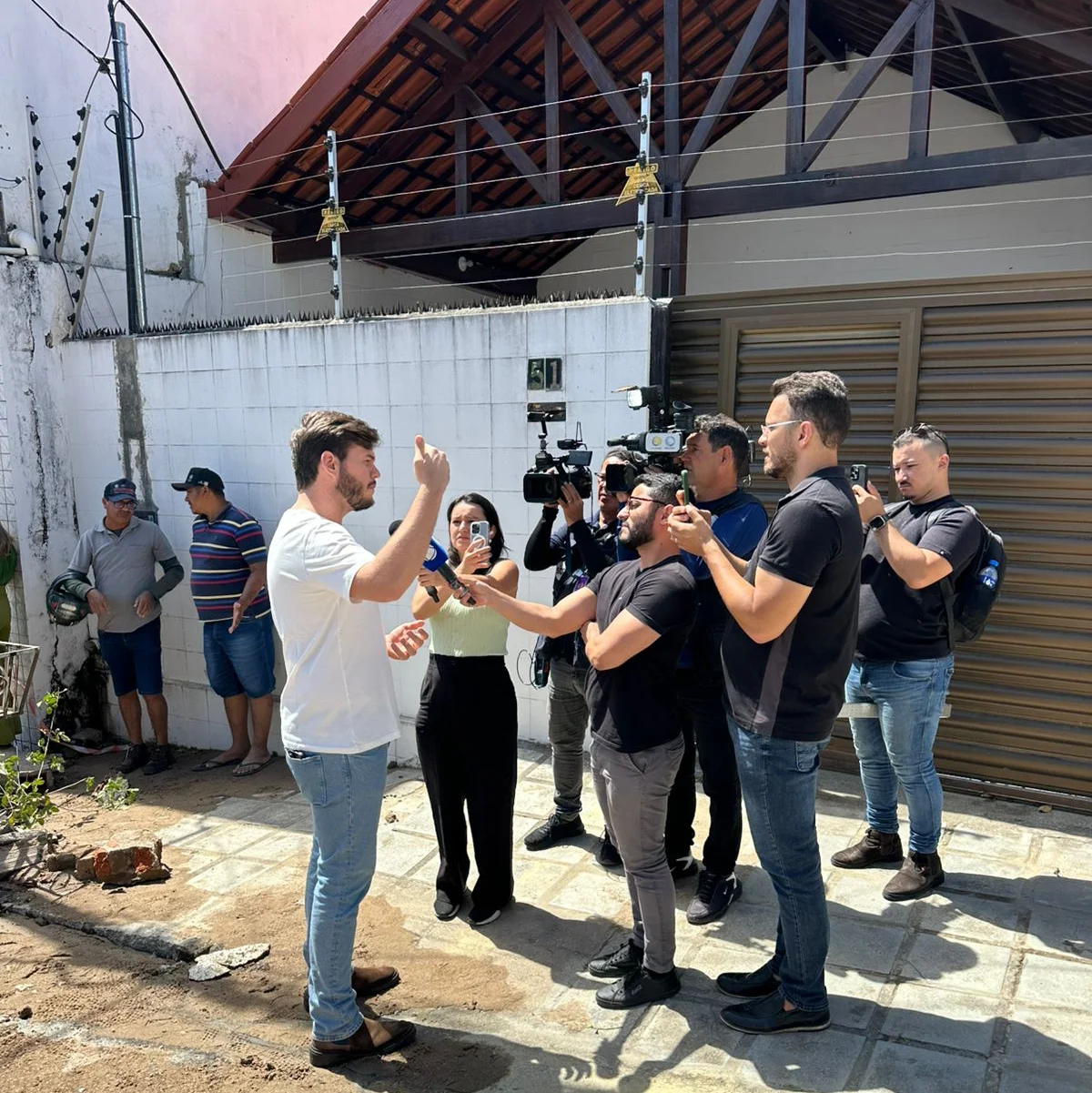 Prefeitura de Campina Grande mobiliza equipes para dar assistência à população atingida por estouro de caixa d’água da Cagepa