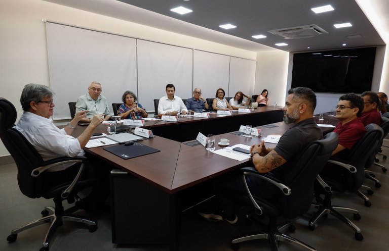 Após 16 anos, João Azevêdo atualiza PCCR dos jornalistas e anuncia plano histórico para a Orquestra Sinfônica da Paraíba