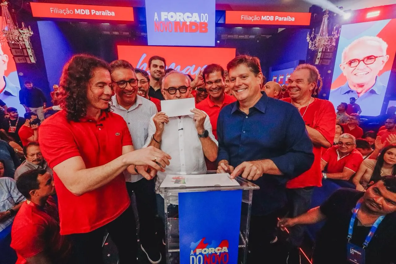 Cícero Lucena e outras lideranças políticas, em sua Filiação ao MDB