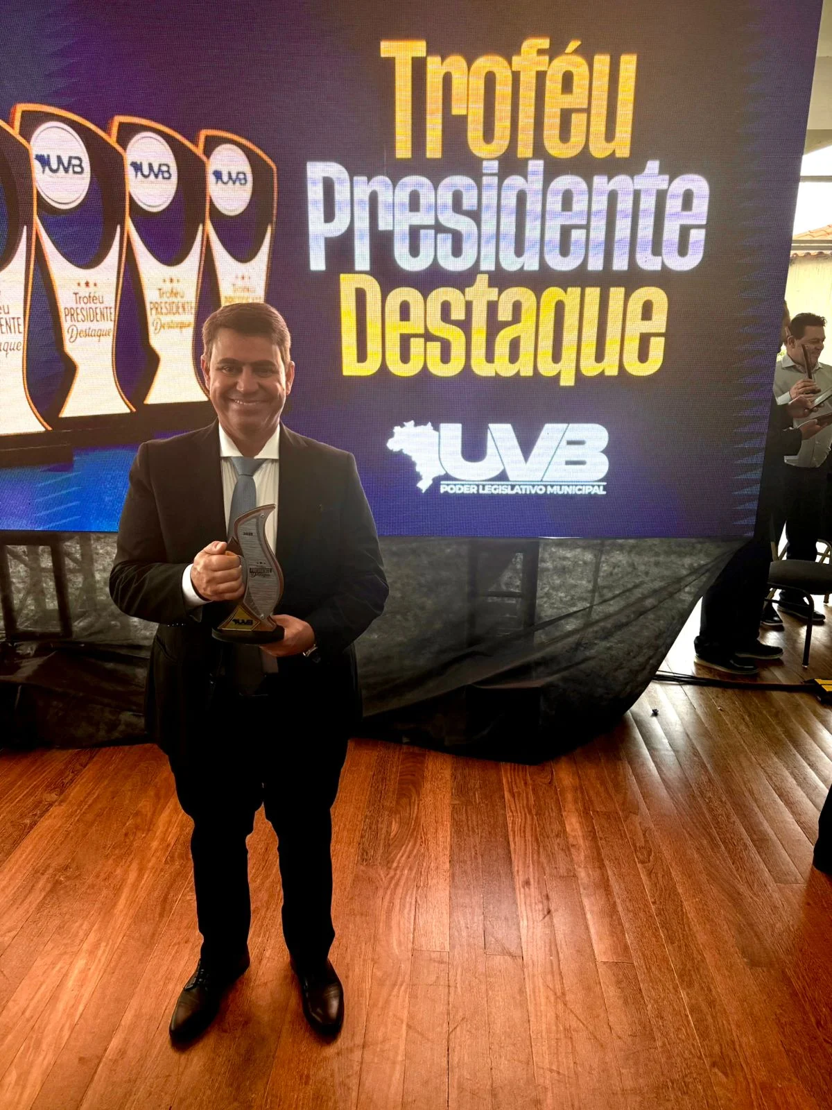 Presidente Dinho Dowsley recebe prêmio nacional da UVB e coloca Câmara de João Pessoa entre as mais modernas do País