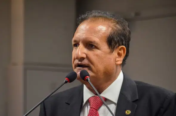 Hervázio Bezerra (PSB) decidiu permanecer no partido após acompanhar a entrevista concedida pelo governador João Azevêdo