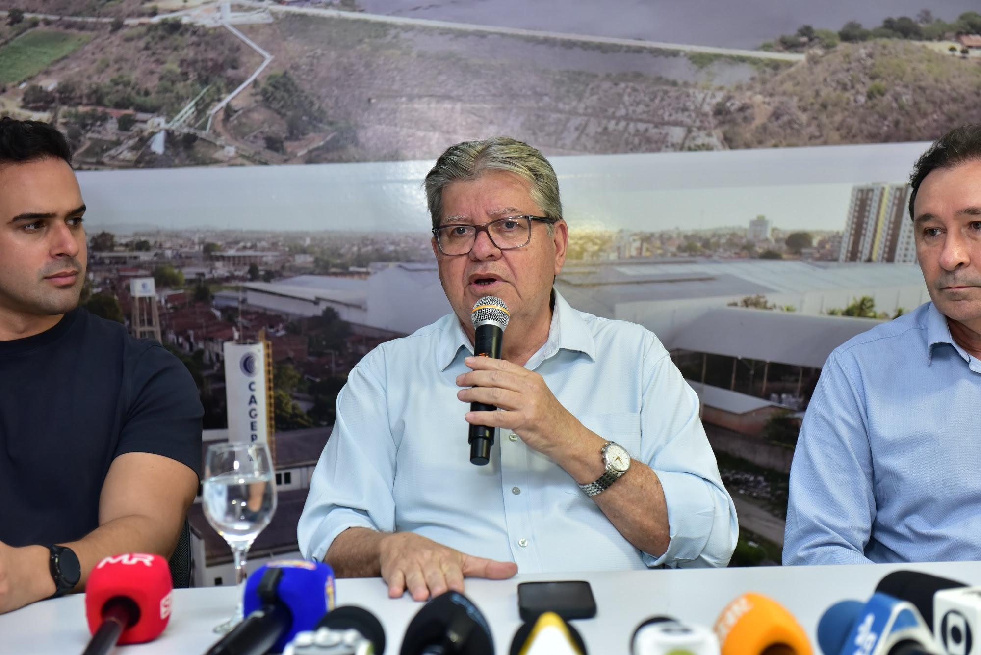 João Azevêdo cria comissão para investigar rompimento de reservatório em Campina Grande e garante reparação de prejuízos às famílias afetadas