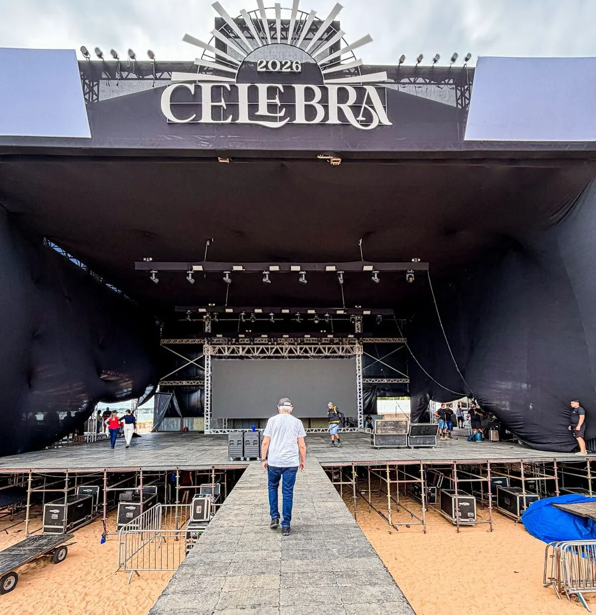 Prefeito Cícero Lucena no Busto de Tamandaré