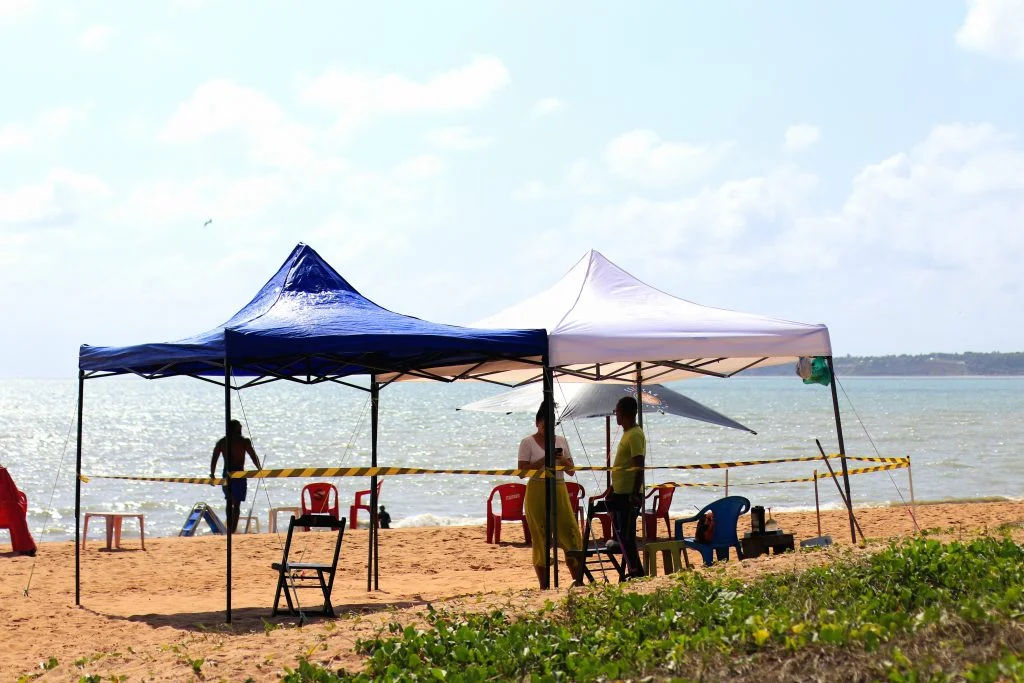 Imagens de tendas na orla de João Pessoa - Fotos: Arquivo Secom