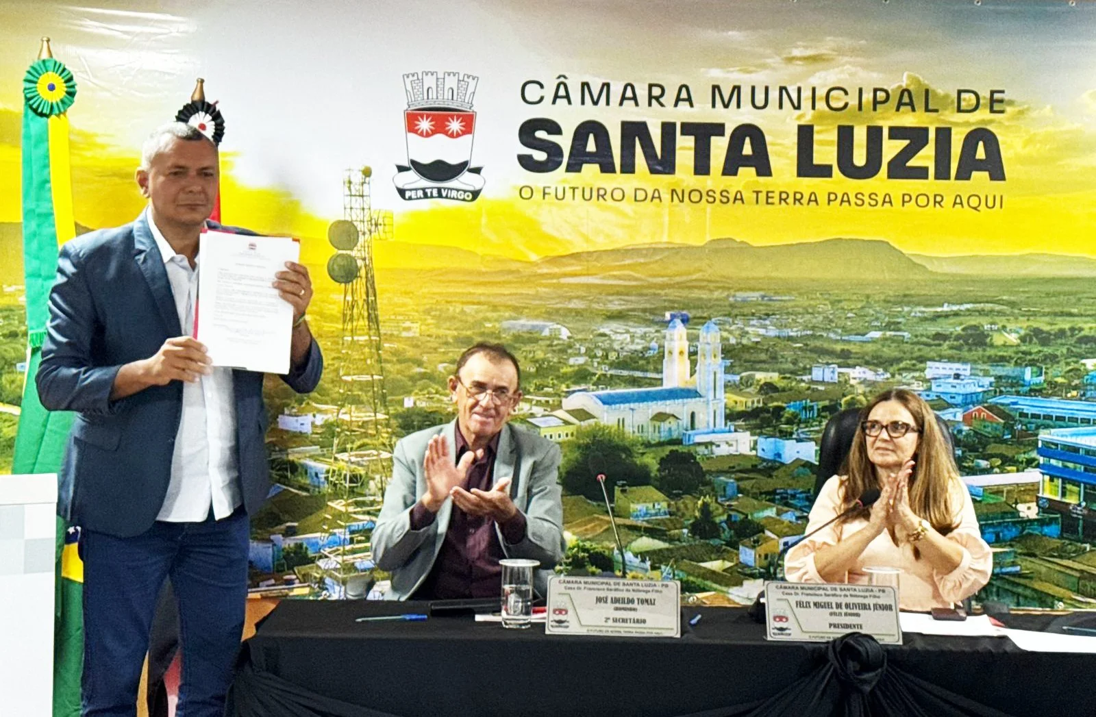 Presidente Félix Júnior assina ordem de serviço para retomada das obras e conclusão da reforma do prédio da Câmara de Santa Luzia