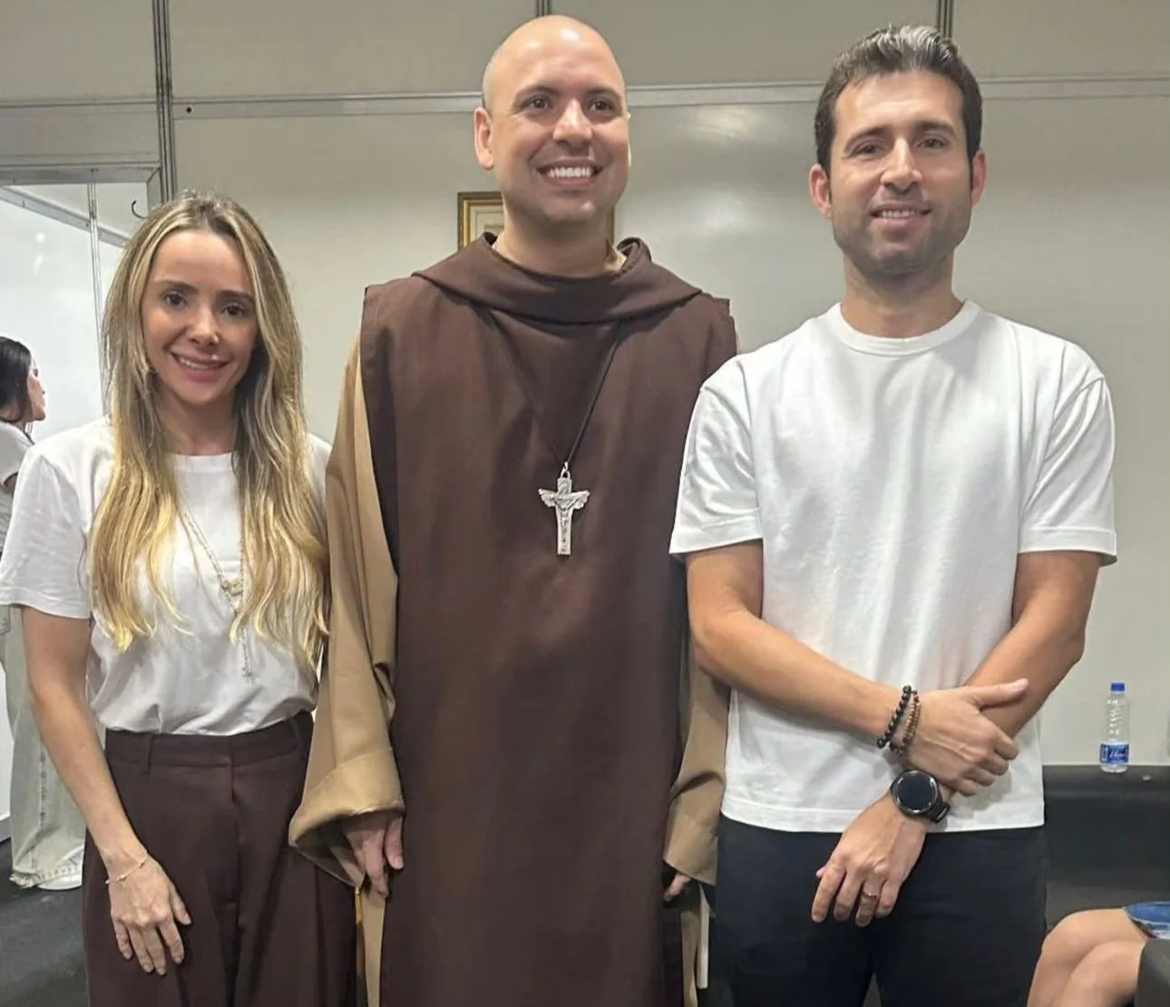 Frei Gilson recebe Medalha Dom Helder Câmara da ALPB por seu trabalho na promoção da paz, da solidariedade social, da educação e dos valores humanitários e cristãos