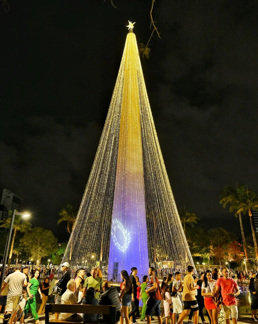 abertura do Natal Iluminado 2025 acontece nesta sexta-feira, dia 5, a partir das 18h, reunindo mais de 180 artistas