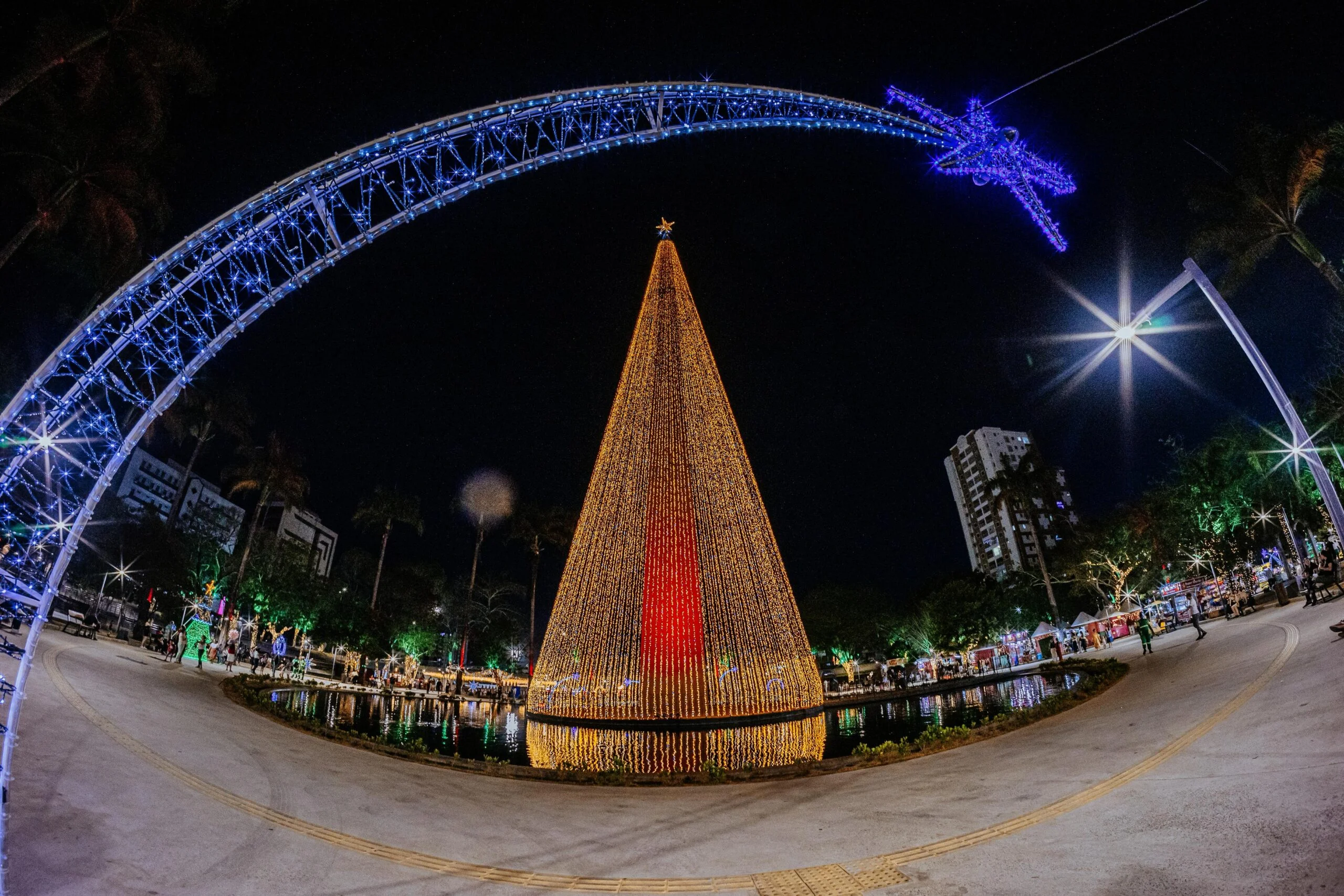 Iluminação natalina em Campina Grande chama atenção