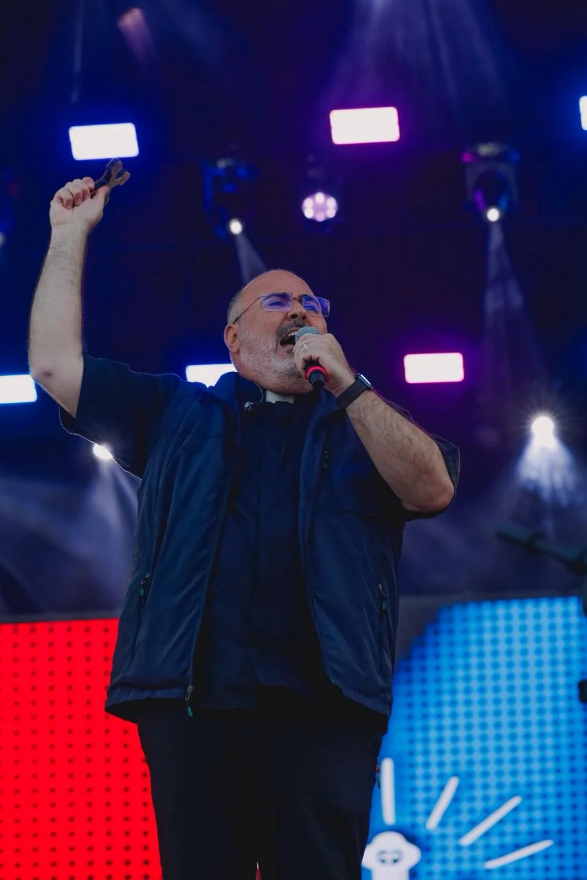 Paraibano, padre Bruno Costa, da Comunidade Canção Nova, volta à sua “Belém” e emociona o público no Celebra João Pessoa