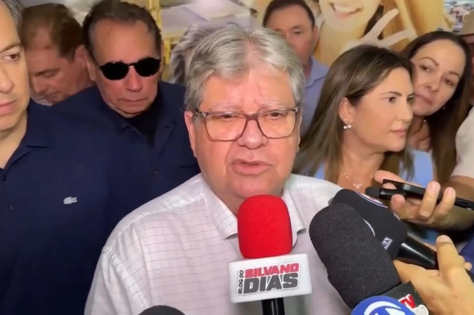 João Azevêdo rebate críticas de Cícero e nega pressão sobre Felipe Leitão: “Quem tem boca fala o que quer”