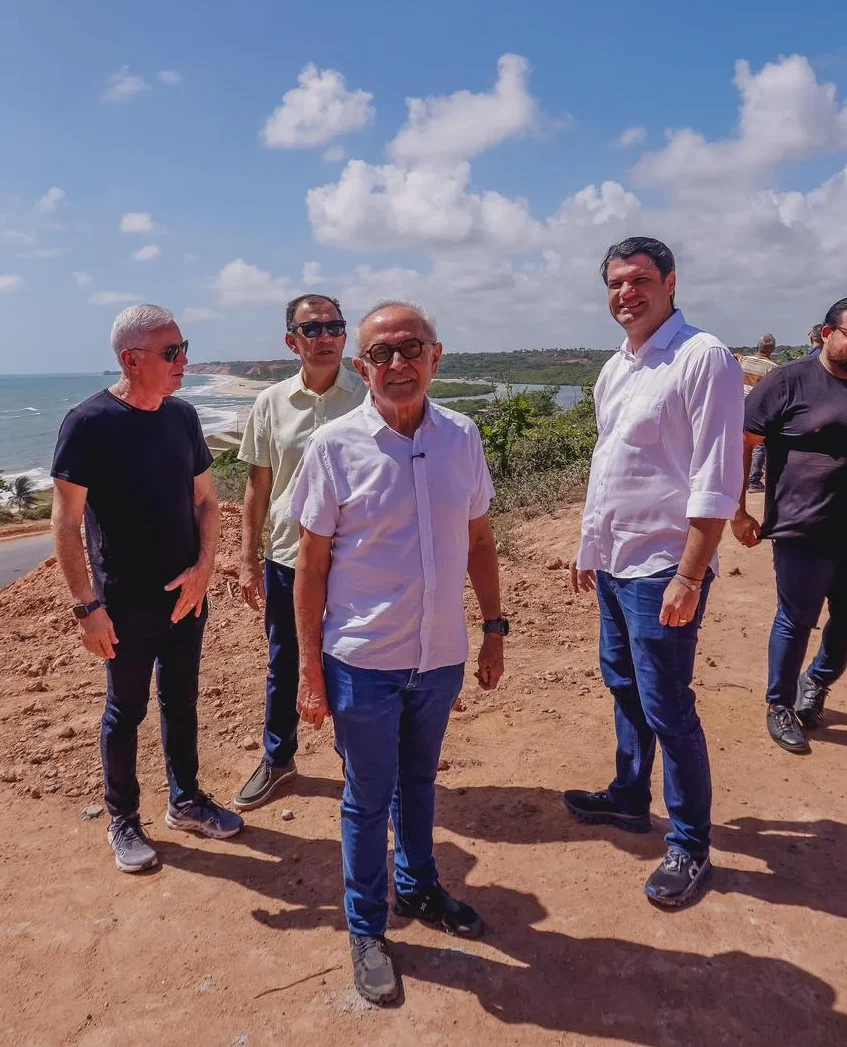 Na imagem, o Prefeito Cícero Lucena e o vice-prefeito, Leo Bezerra