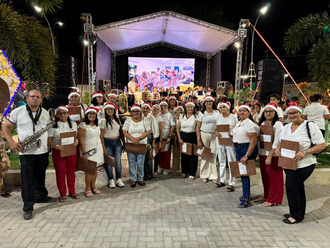 Noite de música e apresentação natalina em Várzea