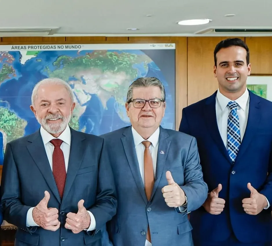 Na imagem, O prefeito de Patos Nabor Wanderley, presidente Lula, Governador da Paraíba João Azevêdo e o seu vice-governador Lucas Ribeiro