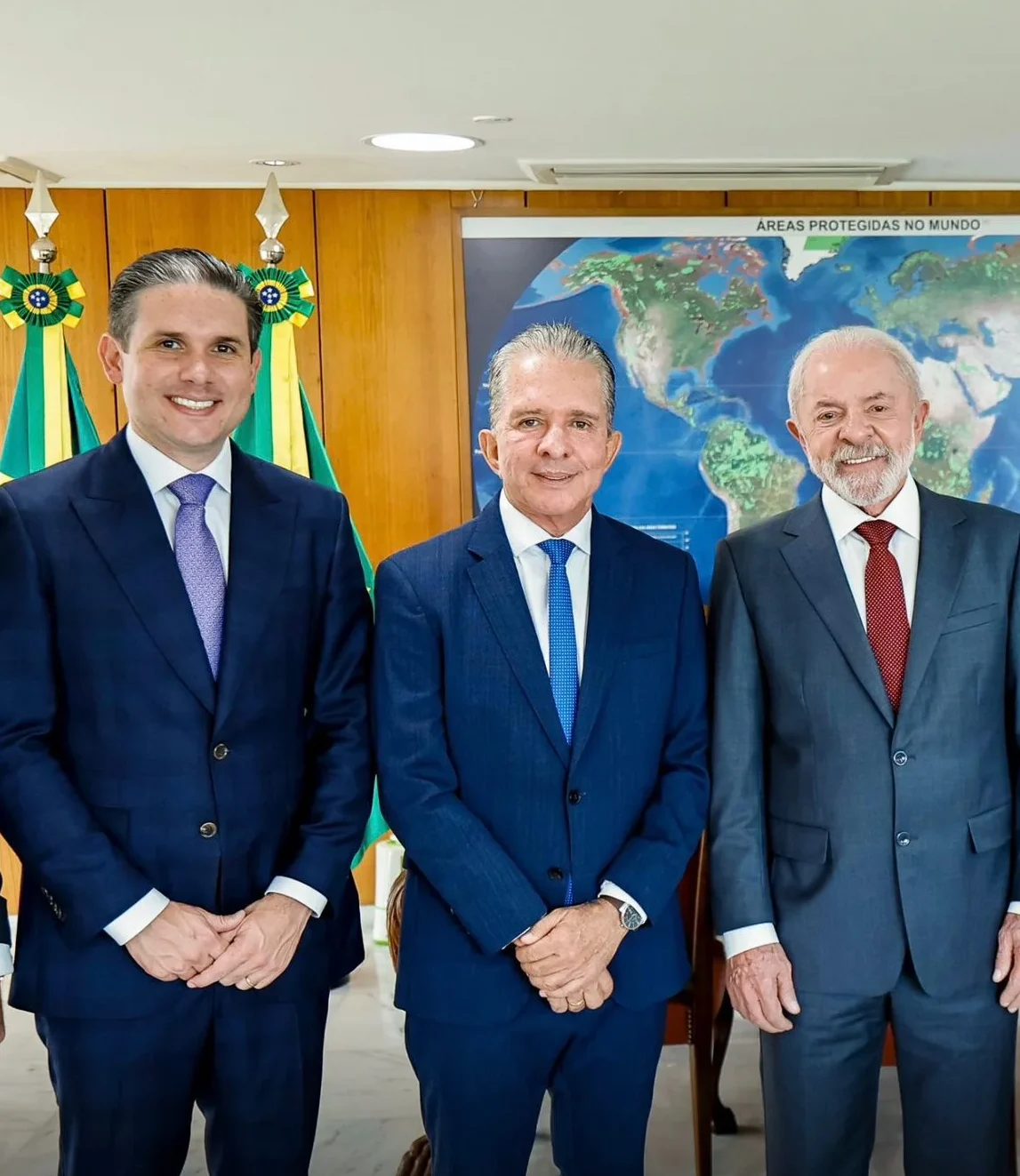 Na imagem, o presidente da Câmara, Hugo Motta, o prefeito de Patos, Nabor Wanderley e o presidente da República, Lula