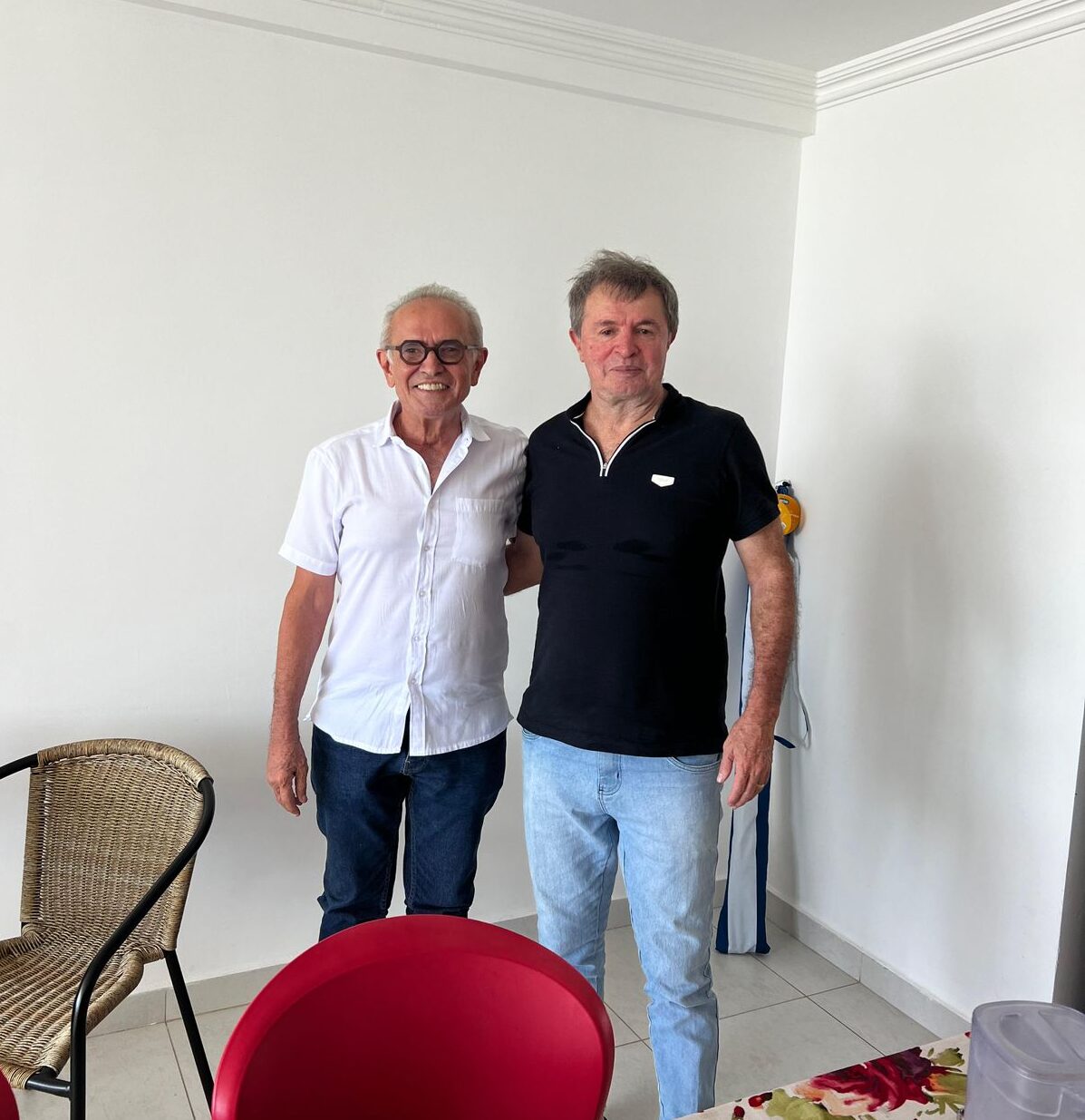 Cícero Lucena (MDB) e o ex-deputado estadual Moacir Rodrigues, nesta segunda-feira (29)