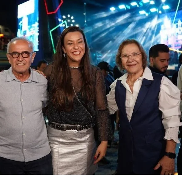 Cícero Lucena ao lado da prefeita de Guarabira