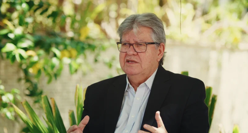 João Azevêdo diz ter se decepcionado com Cícero Lucena e classifica rompimento político como “frustração”