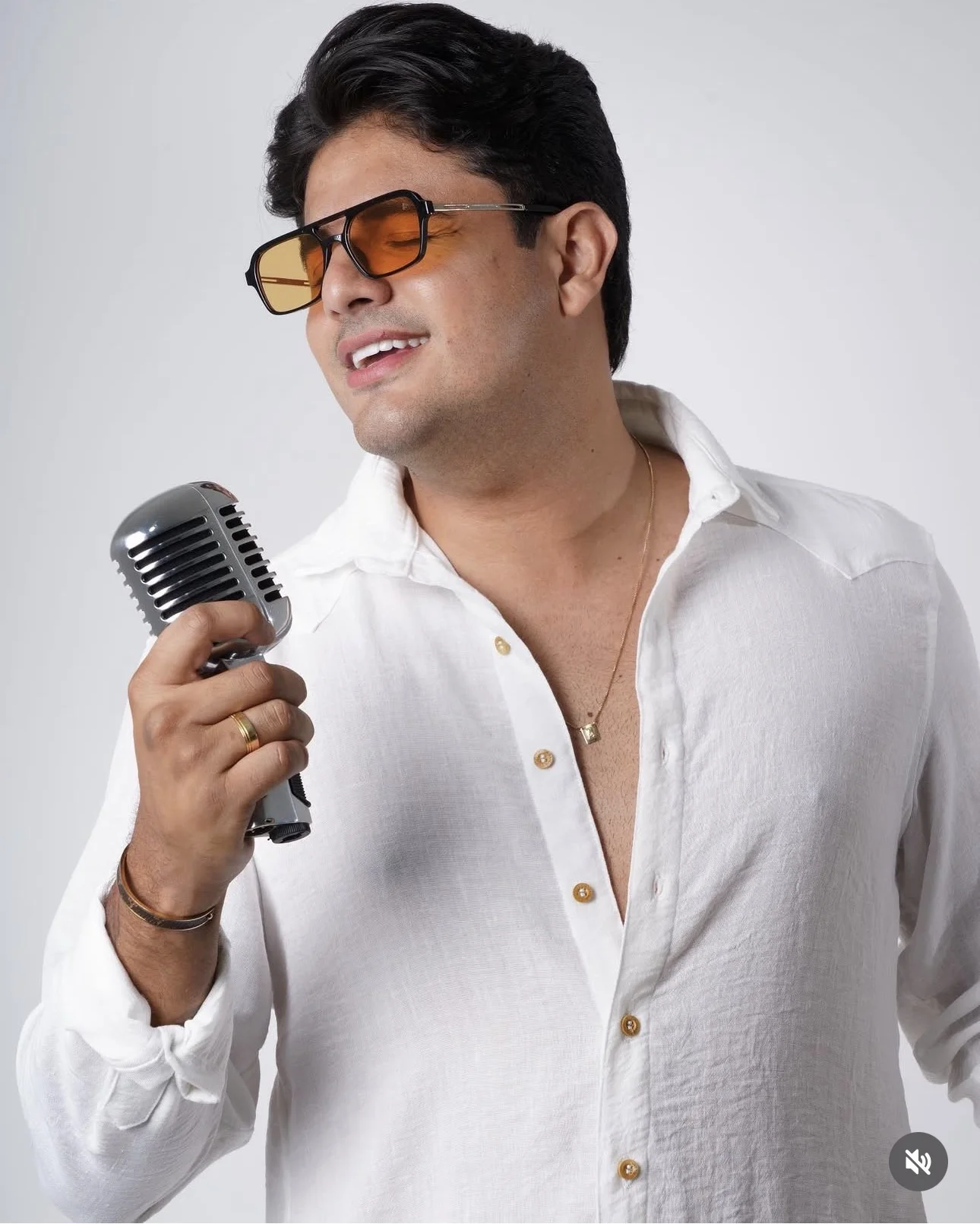 Saiba quem é João Lima, cantor paraibano denunciado por agressão contra a esposa, a médica e influenciadora Raphaella Brilhante