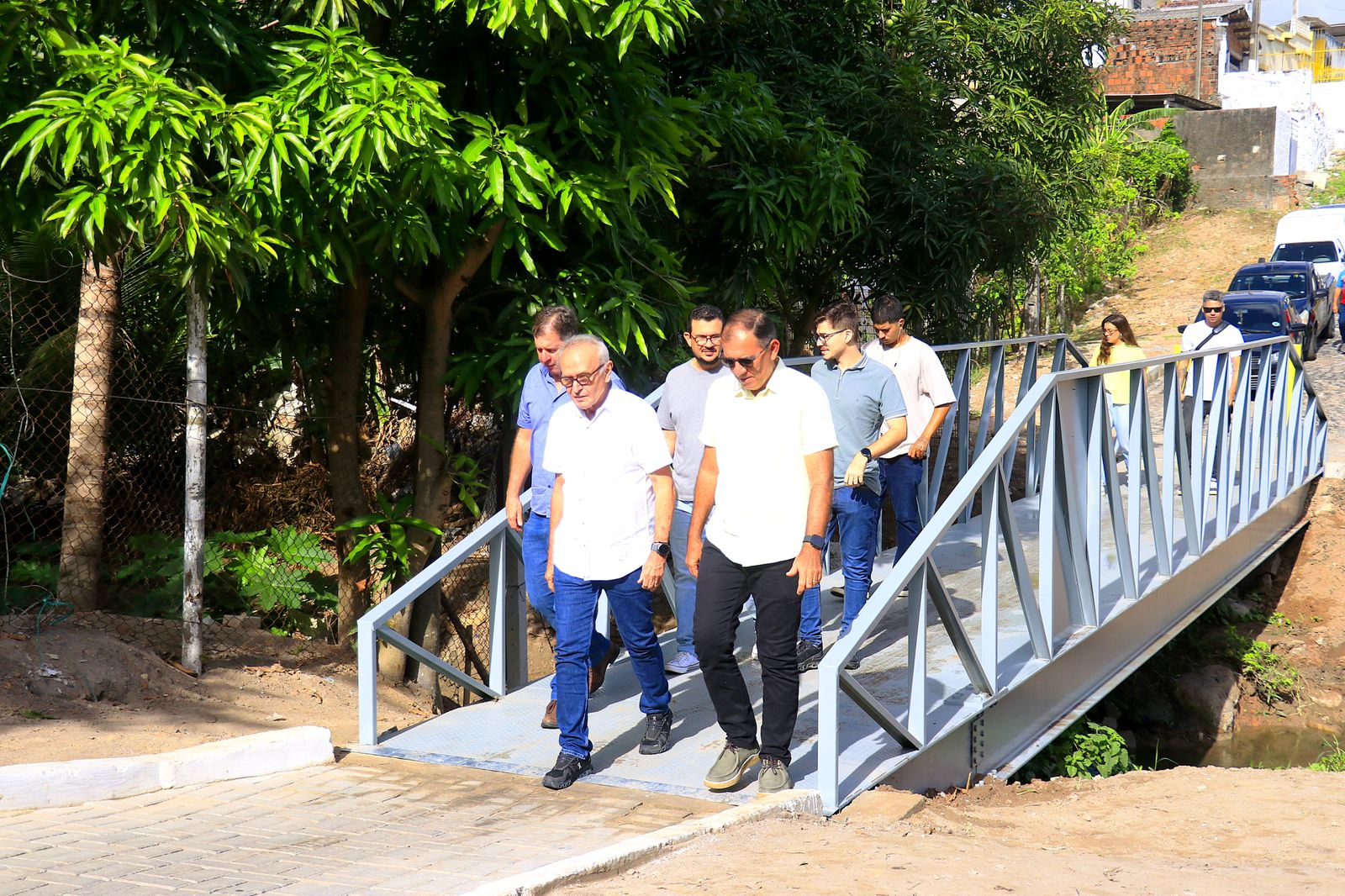 Cícero Lucena entrega passarela que liga o Oitizeiro ao Cristo para melhorar acessibilidade e inclusão dos moradores