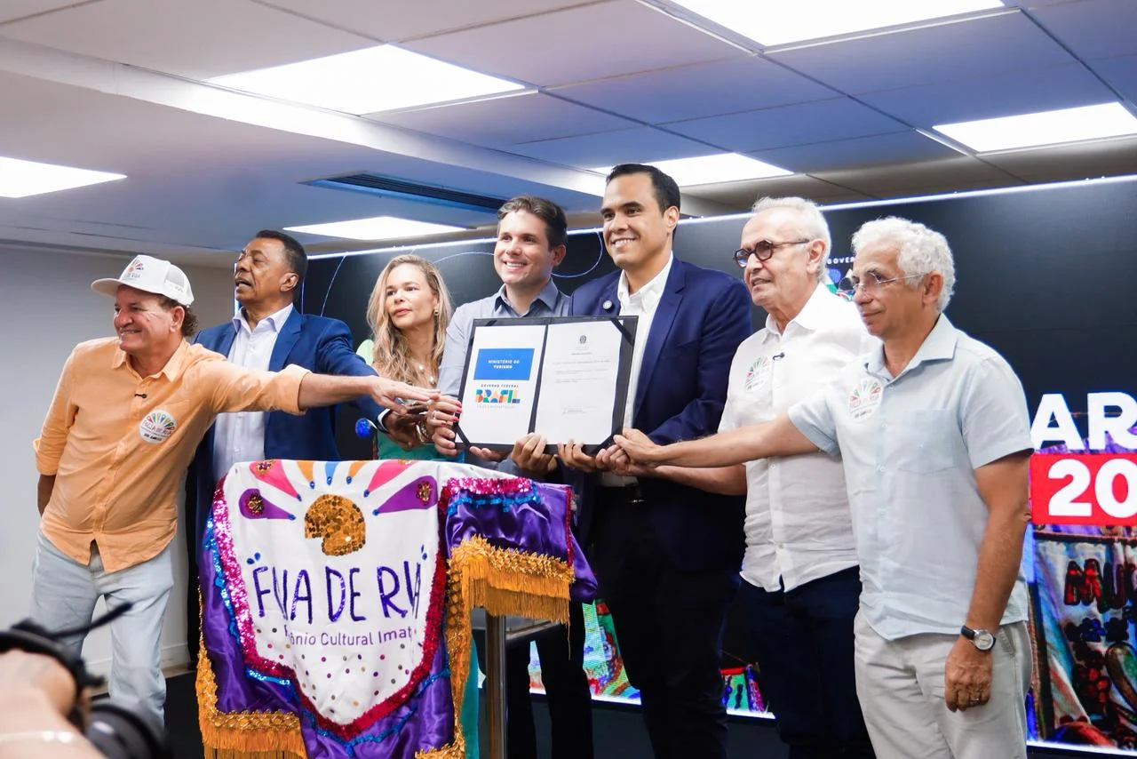 Cícero Lucena ao lado do Ministro do Turismo, Gustavo Feliciano - Foto: Reprodução