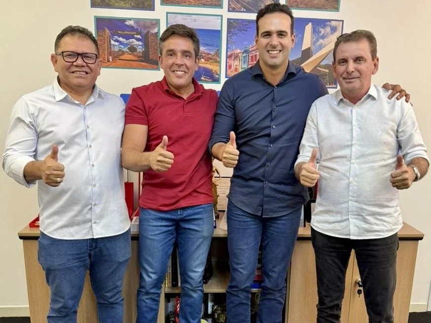 Prefeito de São José da Lagoa Tapada e Lucas Ribeiro