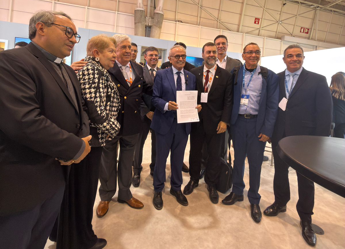 Em Portugal, Cícero Lucena firma protocolo para instalação de hotel Vila Galé no Centro Histórico