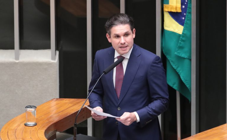 Hugo Motta anuncia ofensiva legislativa intensa com foco em segurança pública, fim da escala 6x1 e nova economia