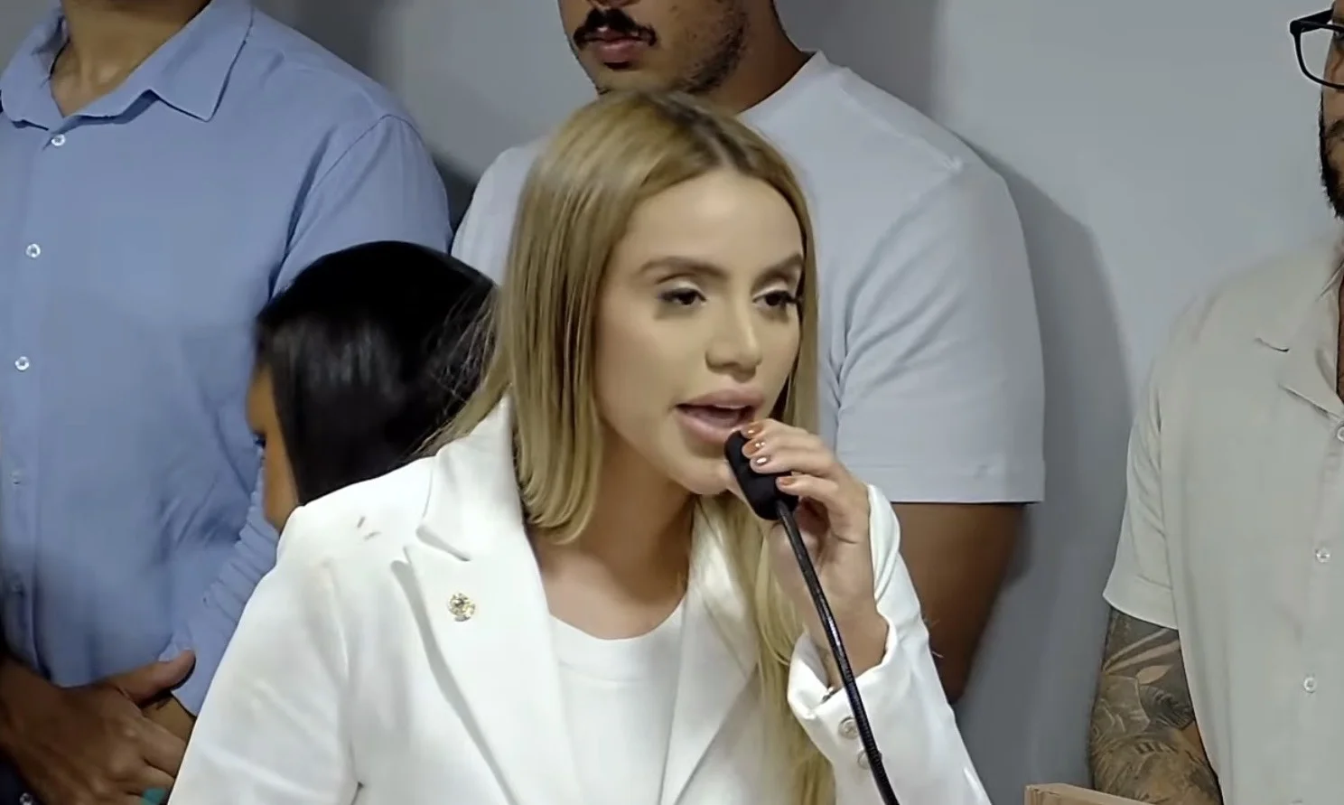 Clima esquenta na Câmara de Bayeux: presidente critica oposição por tumulto e pede desculpas à prefeita: "Até ontem babavam a gestão"