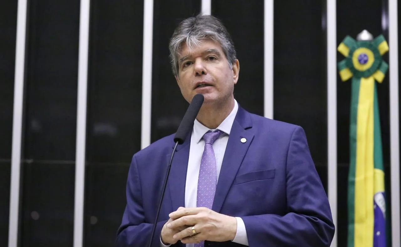 O deputado federal Ruy Carneiro (Podemos) afirmou que a direção nacional do partido decidiu liberar suas principais lideranças na Paraíba.