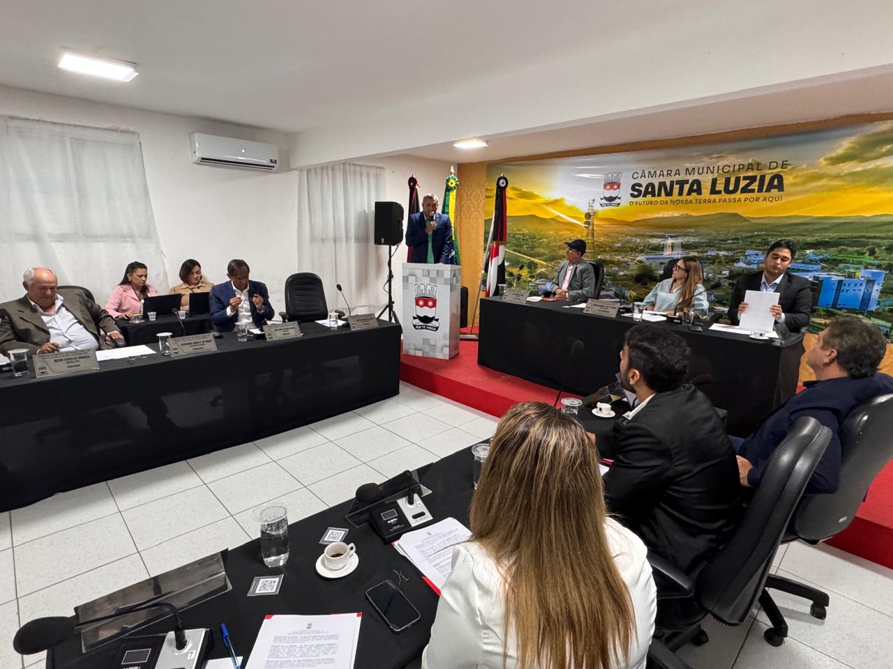 Câmara de Santa Luzia aprova por unanimidade projetos do Executivo que garantem adicionais à enfermagem e a servidores da limpeza e do tratamento de esgoto