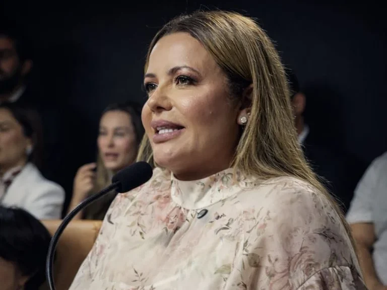 Prefeita Tacyana Leitão abre ano legislativo, faz balanço da gestão e fala em "transformação de Bayeux"