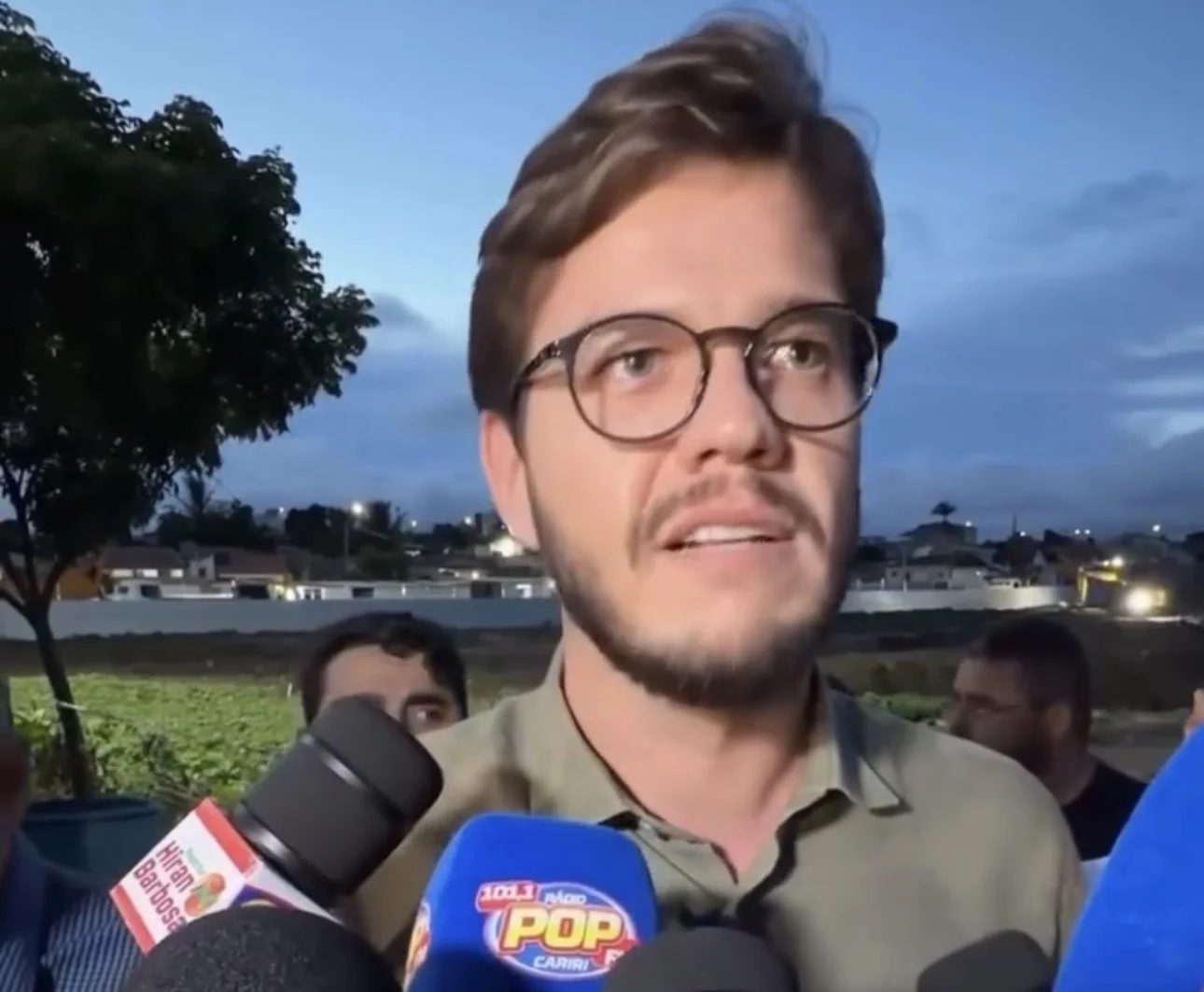 Bruno alfineta mudança de Jhony e lembra críticas recentes a novos aliados: “Até pouco tempo ele criticava as pessoas com quem agora vai conviver”