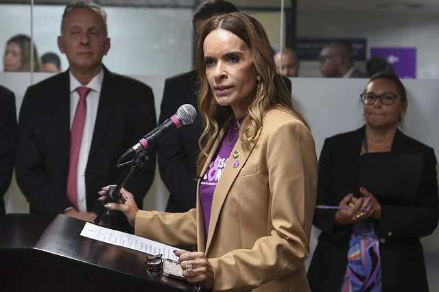 Daniella Ribeiro revela ter vivido relação abusiva e reforça combate à violência contra a mulher ao inaugurar sala de acolhimento no Senado
