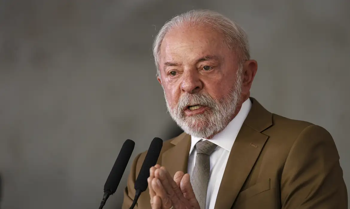 Lula zera PIS/Cofins e subsidia diesel para conter alta do petróleo; preço pode cair até R$ 0,64 por litro