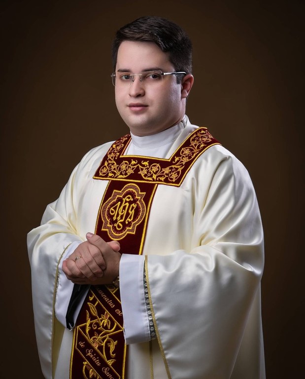 Padre paraibano fará retratação em missa após acordo com família de Preta Gil por intolerância religiosa