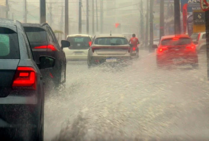 Inmet emitiu alerta de chuva intensa na Paraíba