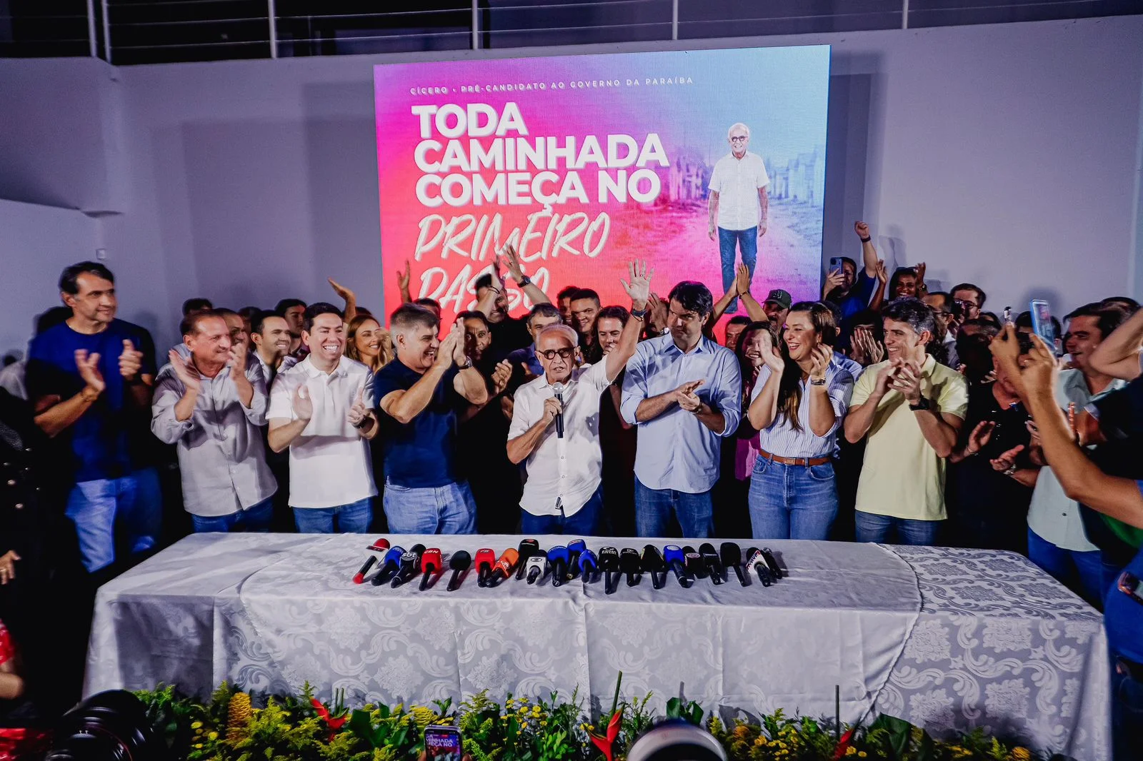 Prefeito Cícero Lucena (MDB) confirma candidatura