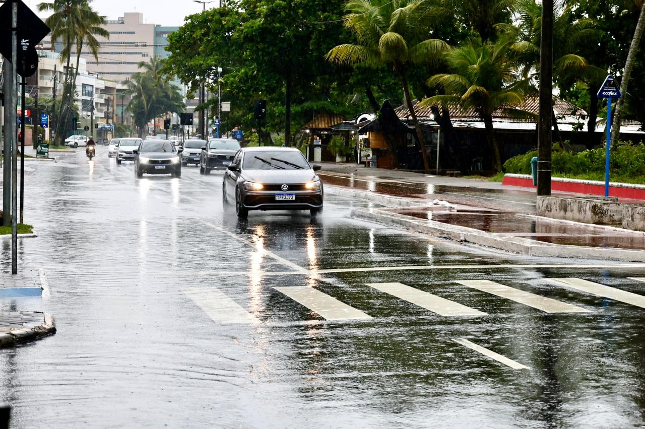João Pessoa já supera média de chuvas de abril em apenas 13 dias e entra em alerta para temporais