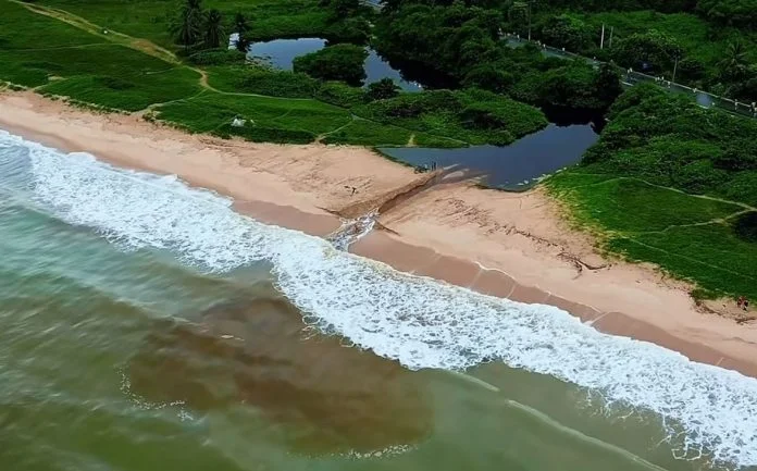 Mancha escura no mar de intermares