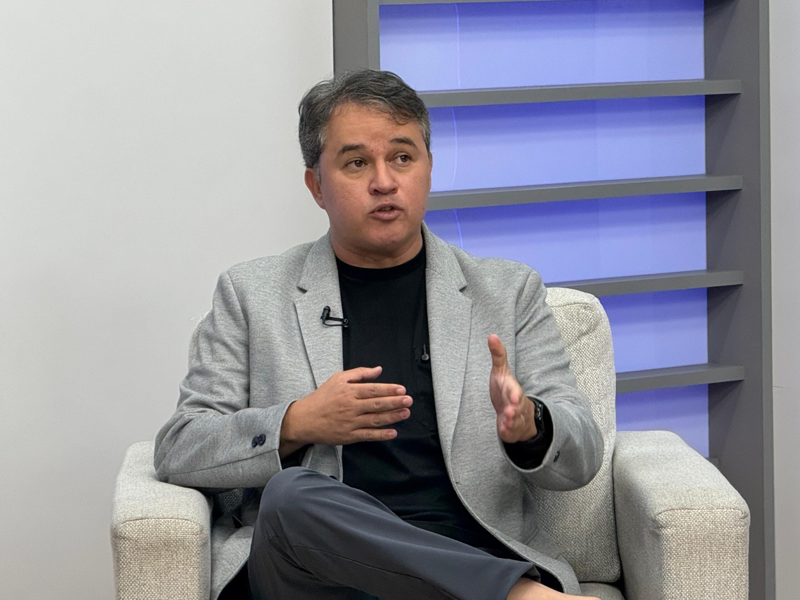 Disputa entre chapas de Cícero e Lucas por apoio de Lula favorece projeto da direita, prevê Efraim Filho