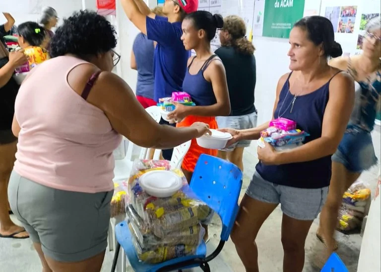 Cestas para famílias afetadas pela chuva