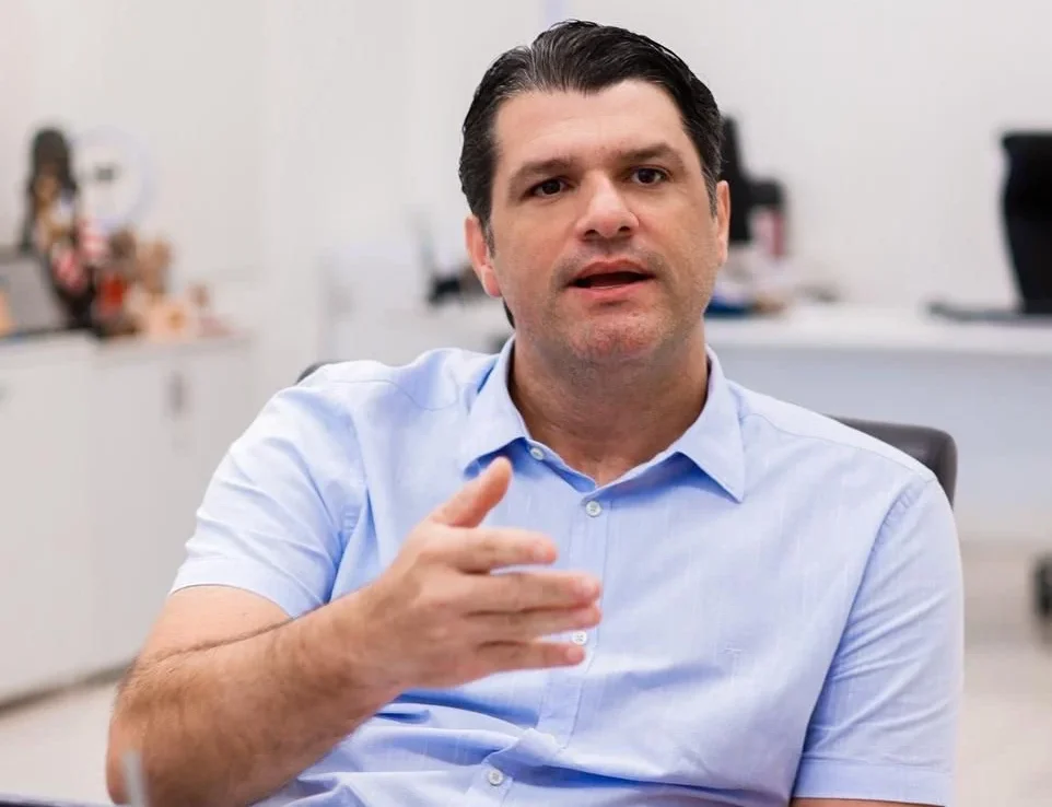 Leo Bezerra anuncia pagamento de salários de maio, junho e metade do 13º; R$ 430 milhões serão injetados na economia de João Pessoa
