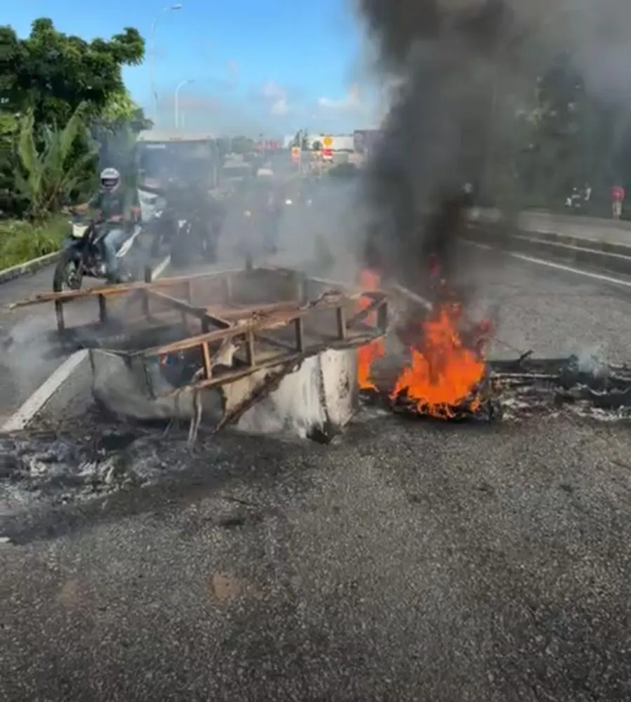 Protesto volta a bloquear BR-230 e rua no Cristo após morte de jovem durante ação policial em João Pessoa
