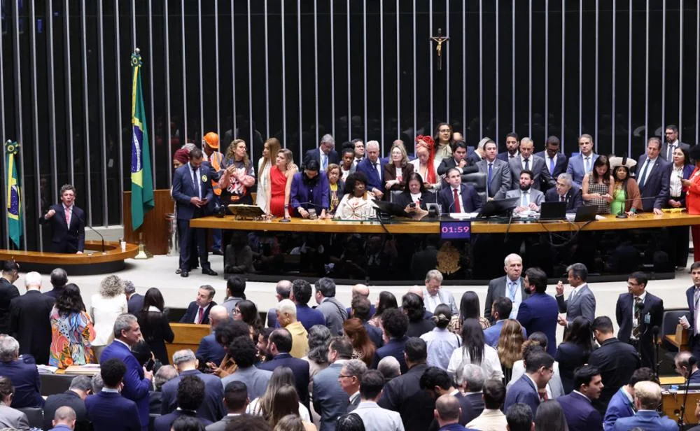 Veja quem votou contra PEC que acaba com escala 6x1 e reduz jornada de trabalho para 40 horas