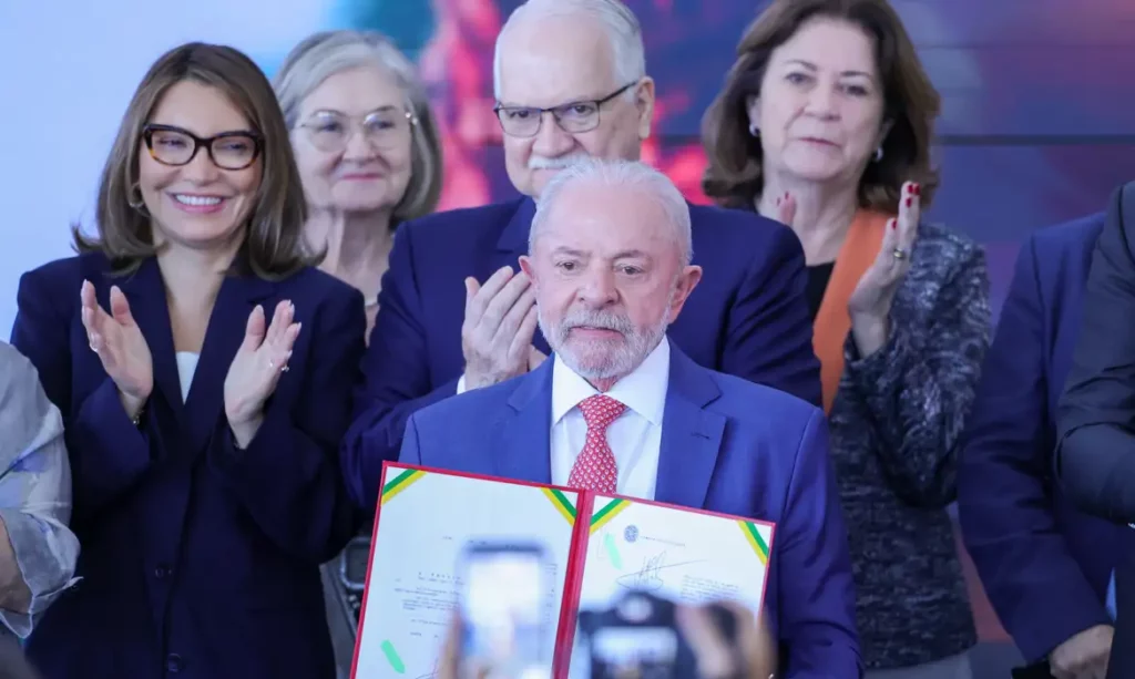Lula sanciona lei que cria Cadastro Nacional de Agressores de Mulheres no Brasil