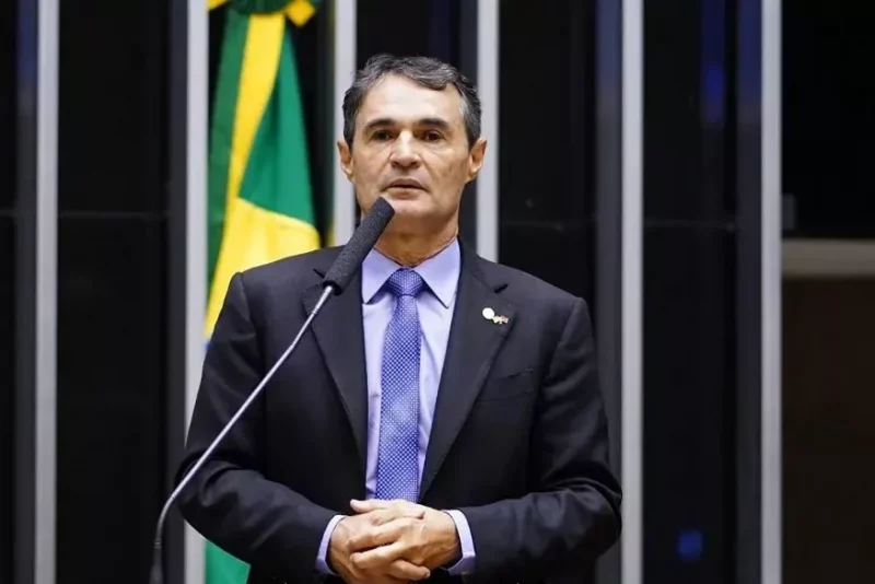 Romero Rodrigues defende fim da escala 6×1 e cobra mais atenção ao trabalhador