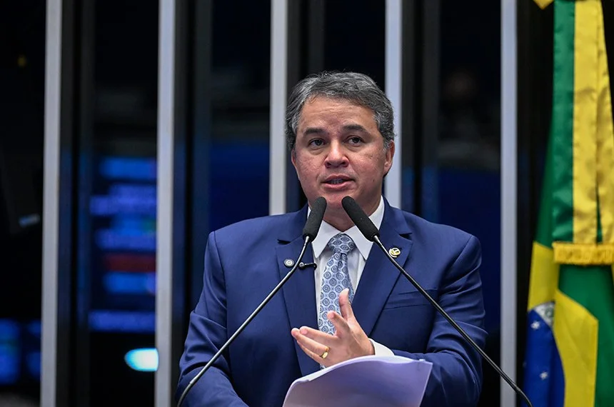 Efraim Filho é o único senador da Paraíba a apoiar PEC alternativa ao fim da escala 6x1 no Senado