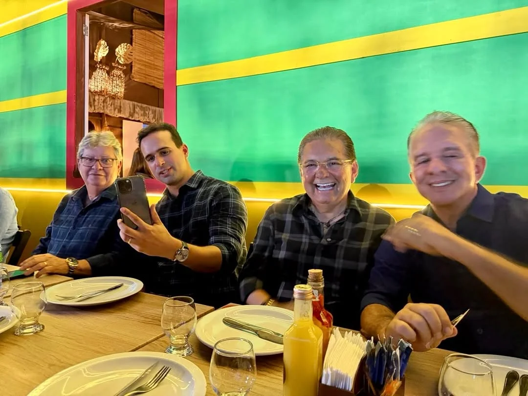 Foto de Adriano com Lucas, João e Nabor no São João reforça especulações sobre vaga de vice na chapa governista