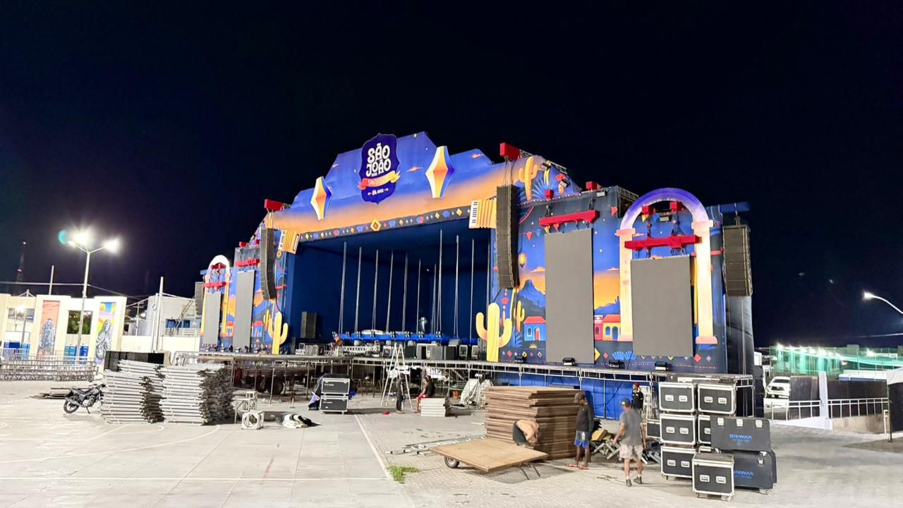 *Na véspera da abertura do São João, Santa Luzia reúne torcedores na Praça de Eventos para assistir ao jogo da Seleção Brasileira em ritmo de forró*