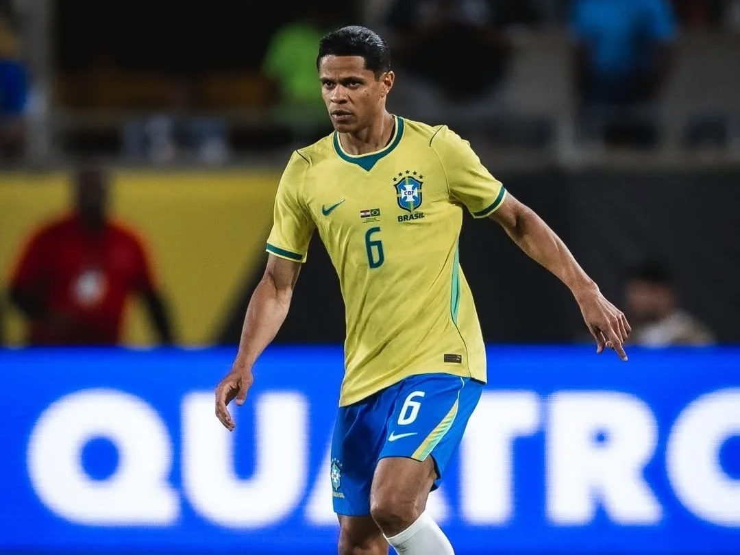 Jogador da Seleção brasileira, Douglas Santos